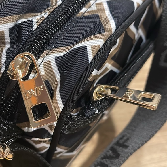 NEW!! ♥️ Diane Von Furstenburg Crossbody Bag ⭐️ Vintage Wave/PID-009K1M - Picture 4 of 7